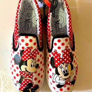 New Girl’s Minnie Mouse slip on gym shoes Size 3 Disney character sneakers.